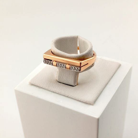 Изображение Золотое кольцо с фианитами