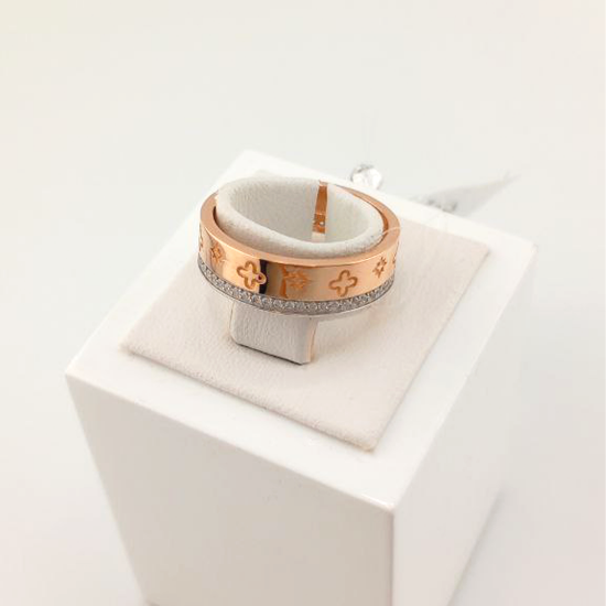 Изображение Золотое кольцо с фианитами