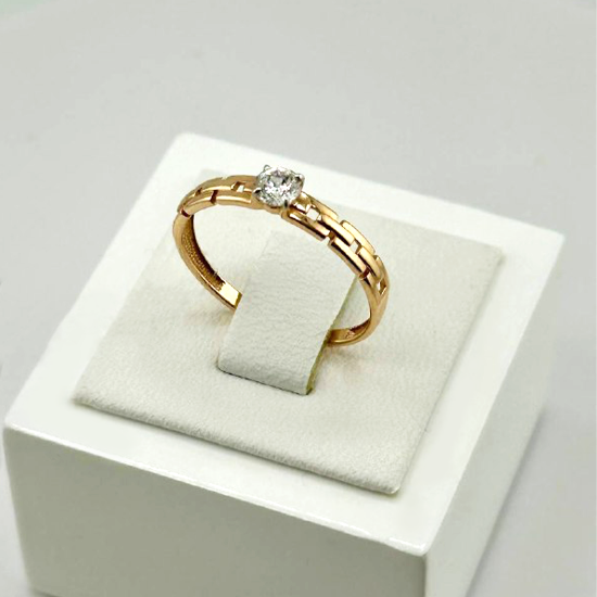 Изображение Золотое кольцо с бриллианитом