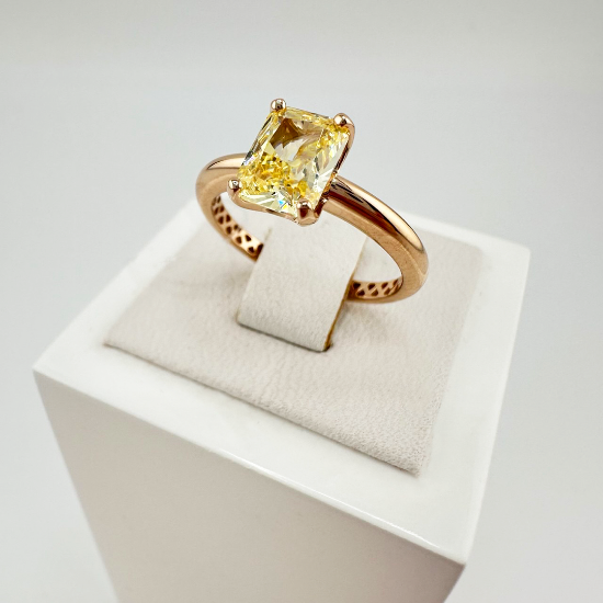 Изображение Золотое кольцо с бриллианитом