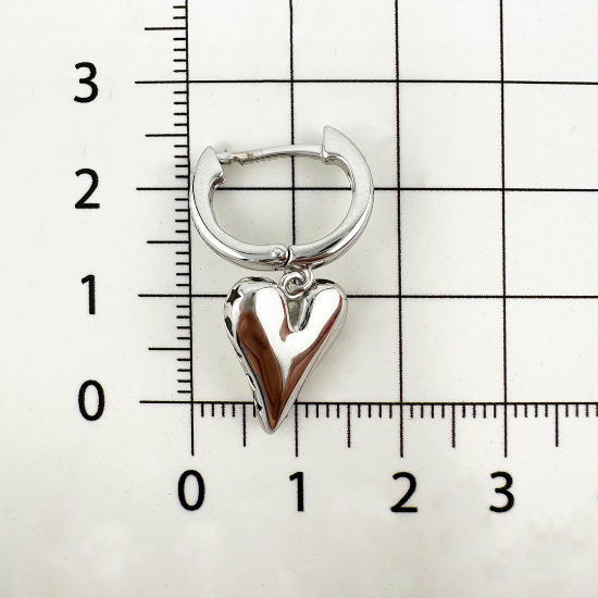 Изображение Серебряные серьги-подвески "Сердечко"