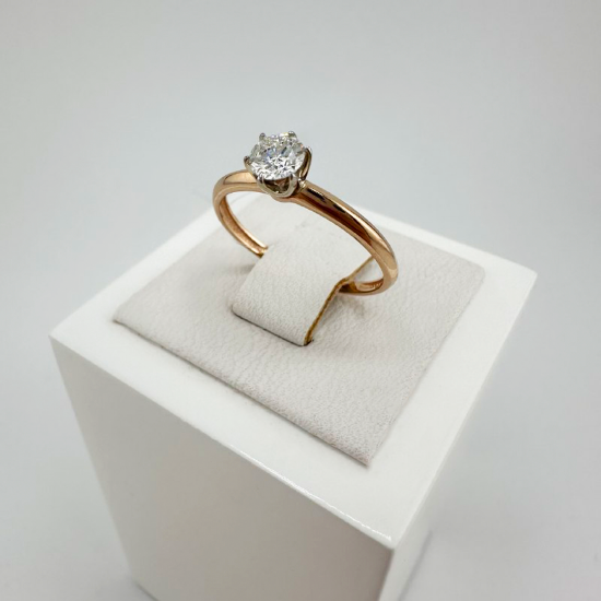 Изображение Золотое кольцо с бриллиантом