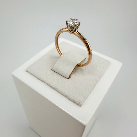 Изображение Золотое кольцо с бриллиантом