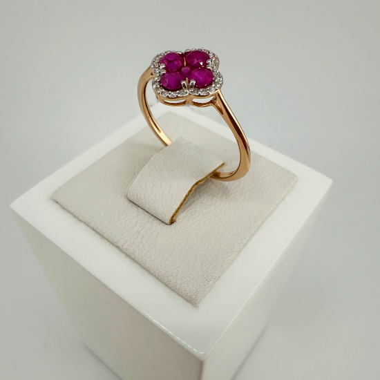 Изображение Золотое кольцо с рубинами и бриллиантами