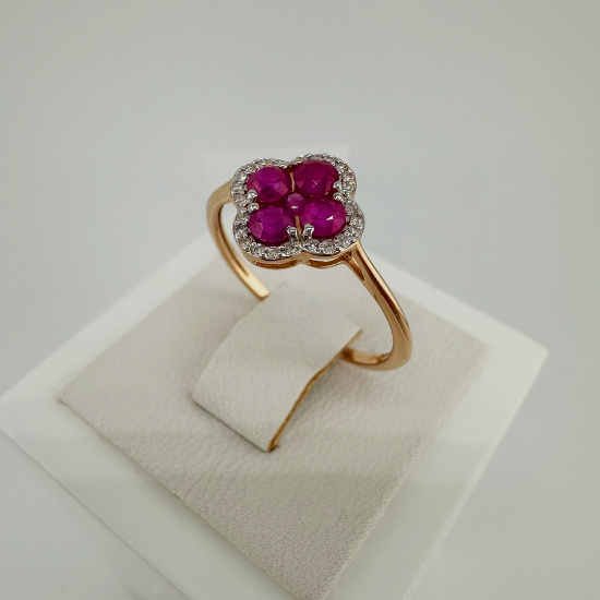 Изображение Золотое кольцо с рубинами и бриллиантами