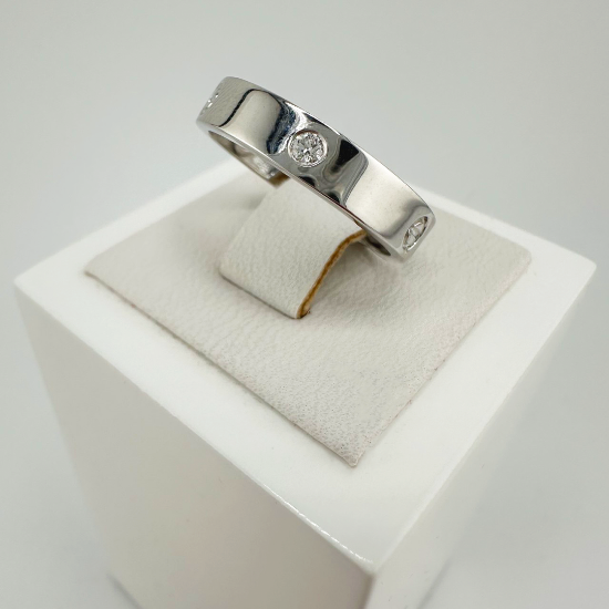 Изображение Золотое кольцо с бриллиантами