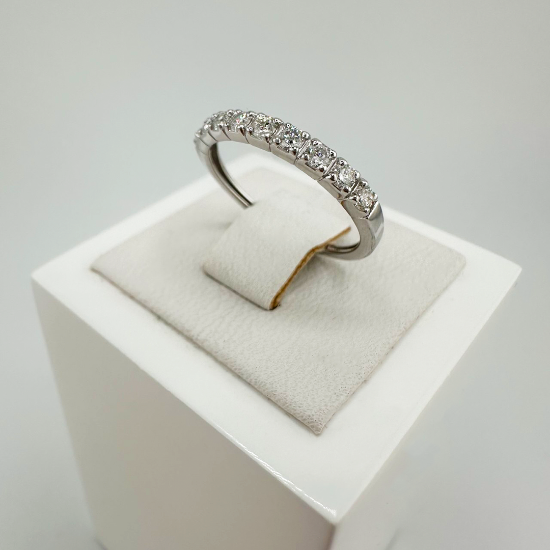 Изображение Золотое кольцо с бриллиантами