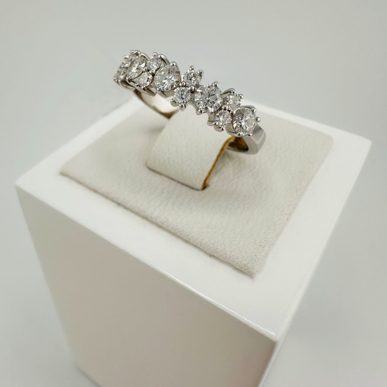 Изображение Золотое кольцо с бриллиантами